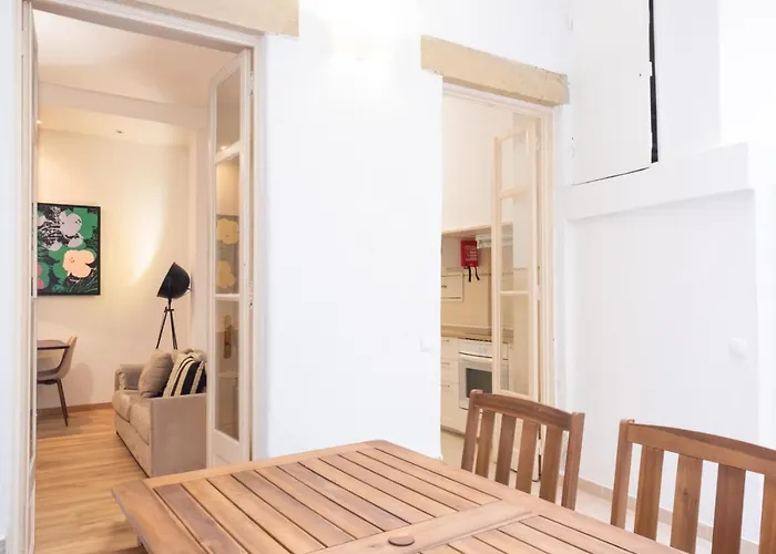 Central Apartment With Terrace By Lovelystay